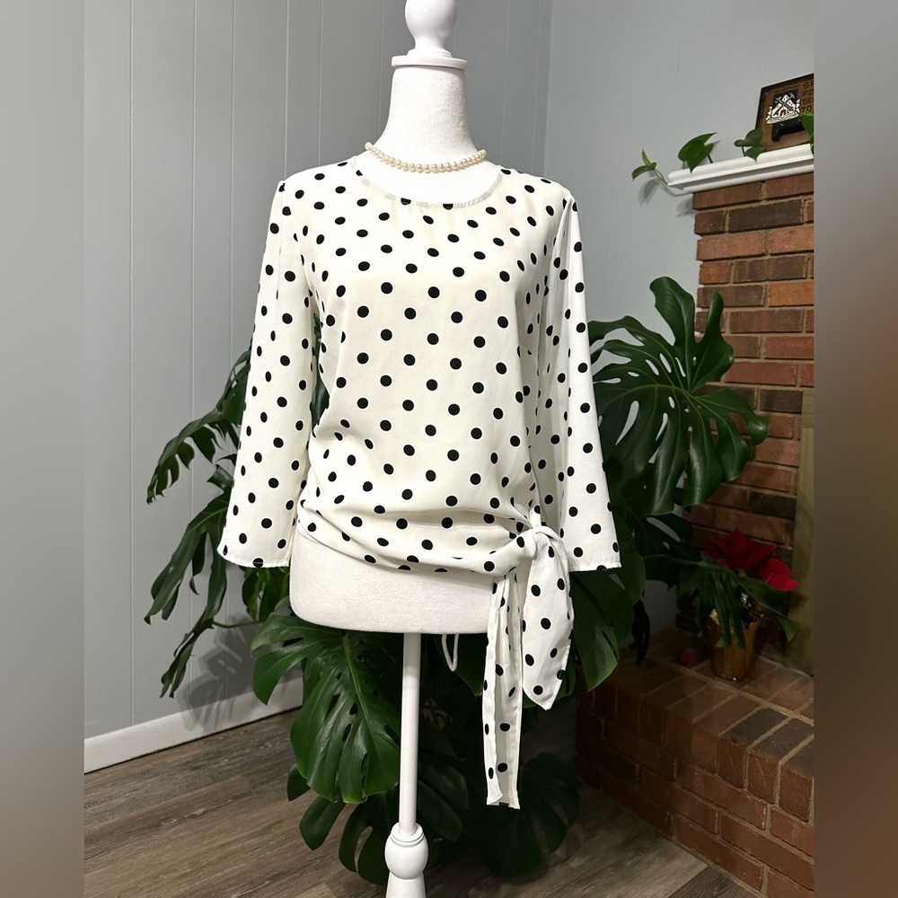 🛍️ Talbots cute blouse with excellent condition.